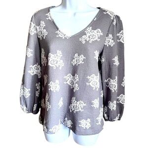 Rose & Olive gray long sleeve top with ivory floral print